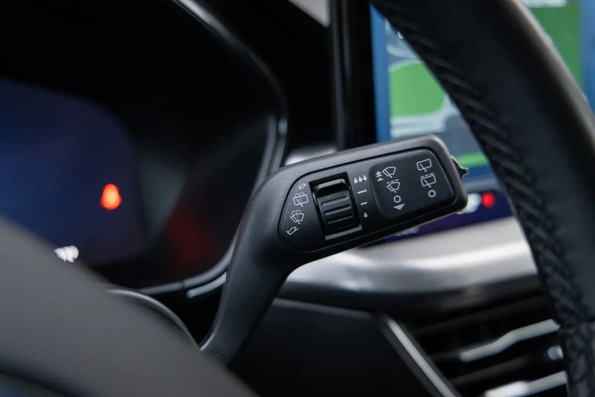1.0 E.B. 155PK Hybrid Titanium X | AUOMAAT | Camera | Adaptieve cruise | AGR-stoel | Dodehoek detectie | Standkachel | LED | Keyless | DAB | Privacy-glass