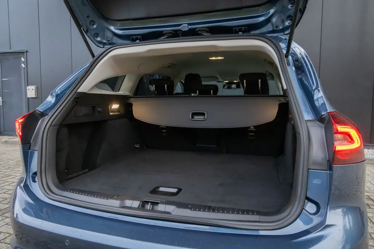 1.0 E.B. 155PK Hybrid Titanium X | AUOMAAT | Camera | Adaptieve cruise | AGR-stoel | Dodehoek detectie | Standkachel | LED | Keyless | DAB | Privacy-glass