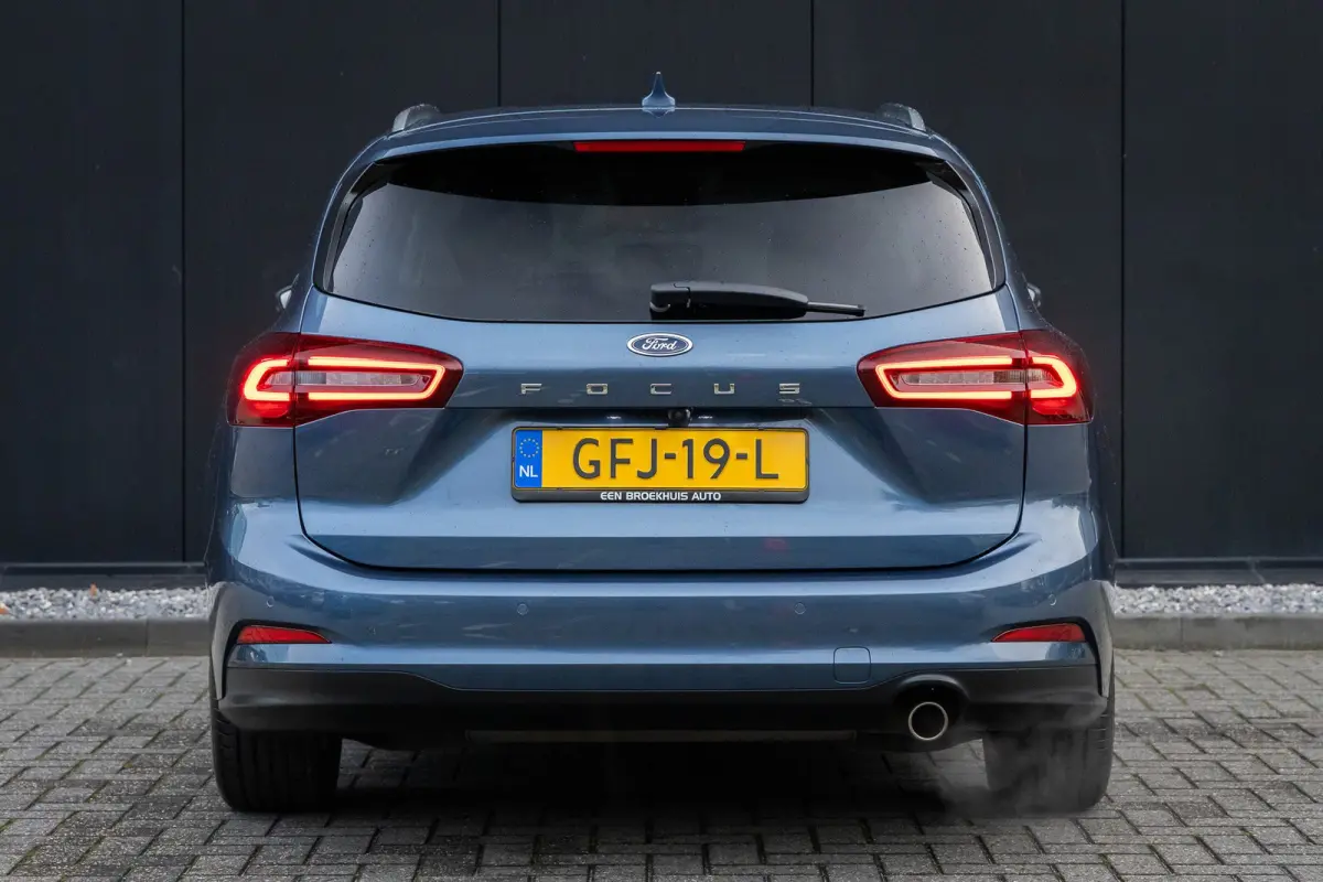 1.0 E.B. 155PK Hybrid Titanium X | AUOMAAT | Camera | Adaptieve cruise | AGR-stoel | Dodehoek detectie | Standkachel | LED | Keyless | DAB | Privacy-glass