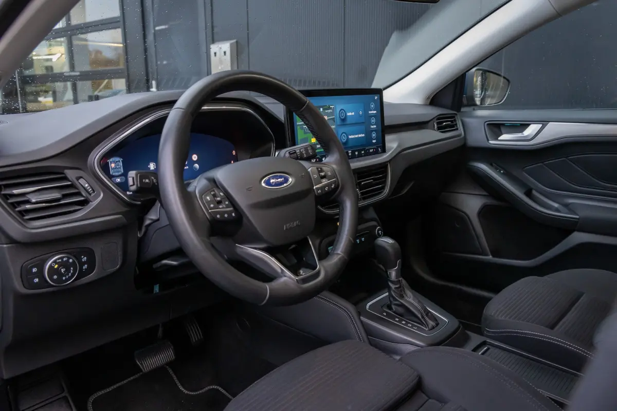 1.0 E.B. 155PK Hybrid Titanium X | AUOMAAT | Camera | Adaptieve cruise | AGR-stoel | Dodehoek detectie | Standkachel | LED | Keyless | DAB | Privacy-glass