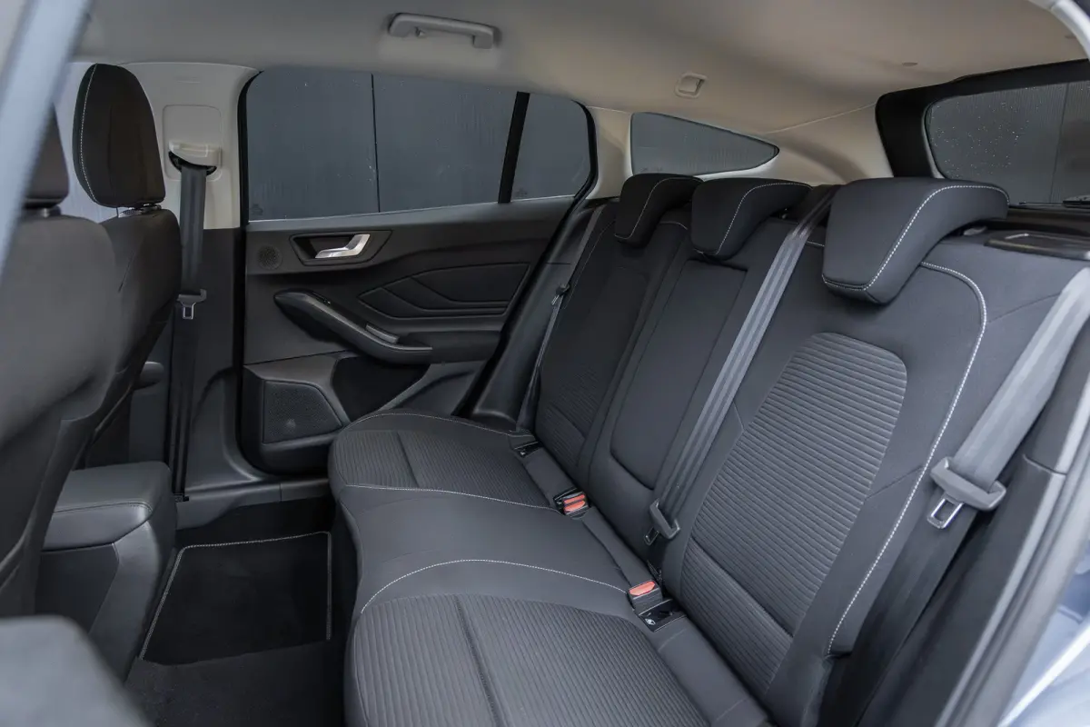 1.0 E.B. 155PK Hybrid Titanium X | AUOMAAT | Camera | Adaptieve cruise | AGR-stoel | Dodehoek detectie | Standkachel | LED | Keyless | DAB | Privacy-glass