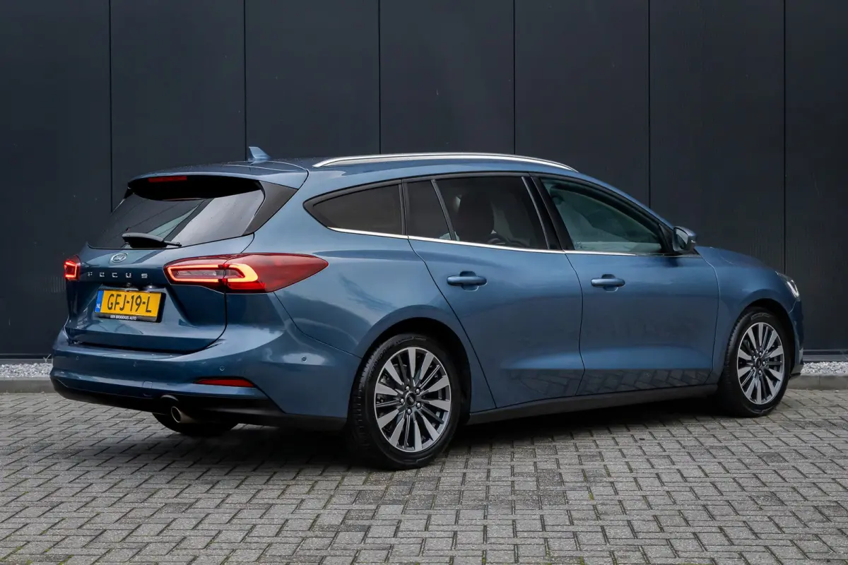 1.0 E.B. 155PK Hybrid Titanium X | AUOMAAT | Camera | Adaptieve cruise | AGR-stoel | Dodehoek detectie | Standkachel | LED | Keyless | DAB | Privacy-glass