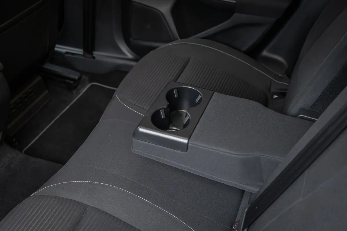 1.0 E.B. 155PK Hybrid Titanium X | AUOMAAT | Camera | Adaptieve cruise | AGR-stoel | Dodehoek detectie | Standkachel | LED | Keyless | DAB | Privacy-glass