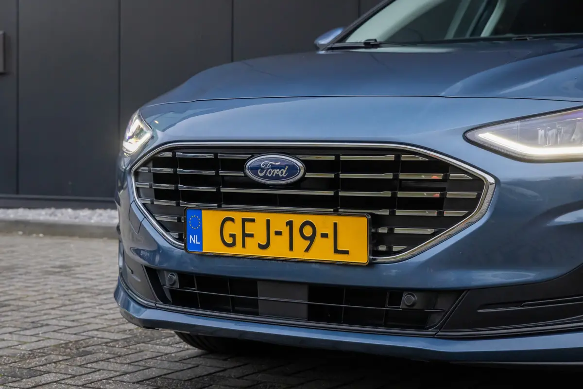 1.0 E.B. 155PK Hybrid Titanium X | AUOMAAT | Camera | Adaptieve cruise | AGR-stoel | Dodehoek detectie | Standkachel | LED | Keyless | DAB | Privacy-glass