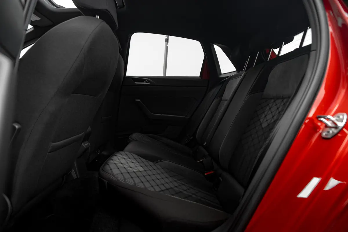R-Line Edition l Panoramadak l IQ Light l Climate Control l LED Matrix l Lm-Velgen l Stoelverwarming l