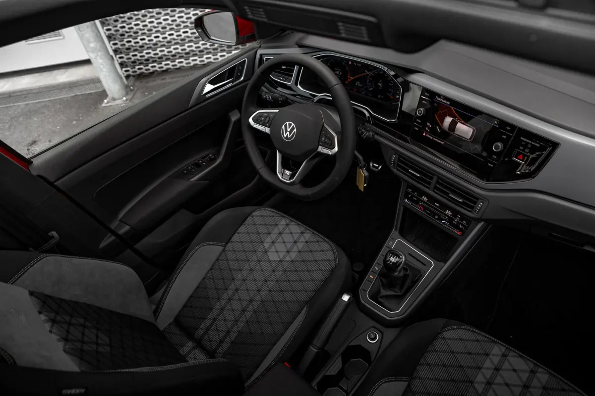 R-Line Edition l Panoramadak l IQ Light l Climate Control l LED Matrix l Lm-Velgen l Stoelverwarming l