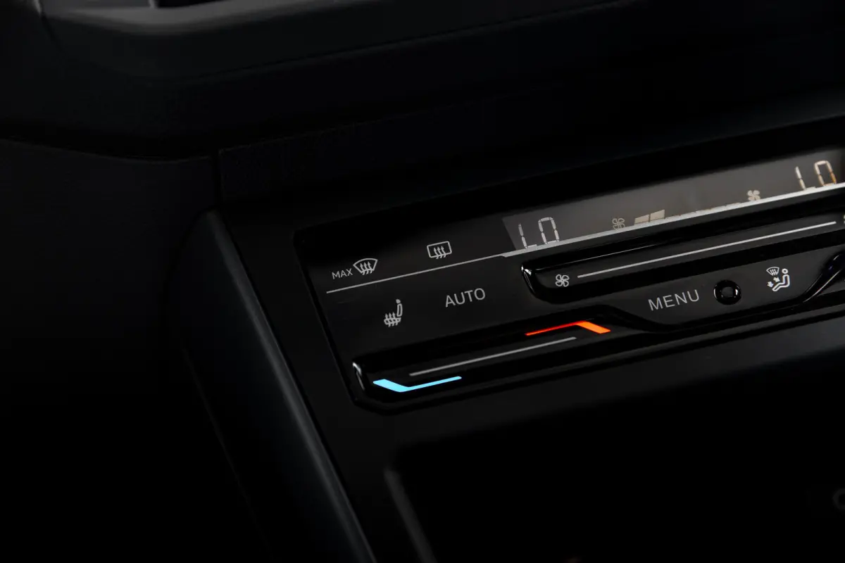 R-Line Edition l Panoramadak l IQ Light l Climate Control l LED Matrix l Lm-Velgen l Stoelverwarming l