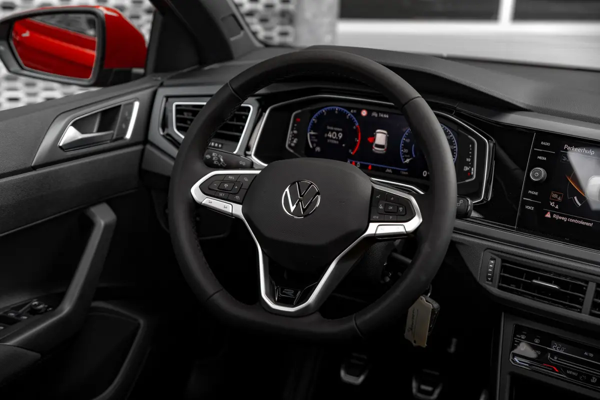 R-Line Edition l Panoramadak l IQ Light l Climate Control l LED Matrix l Lm-Velgen l Stoelverwarming l