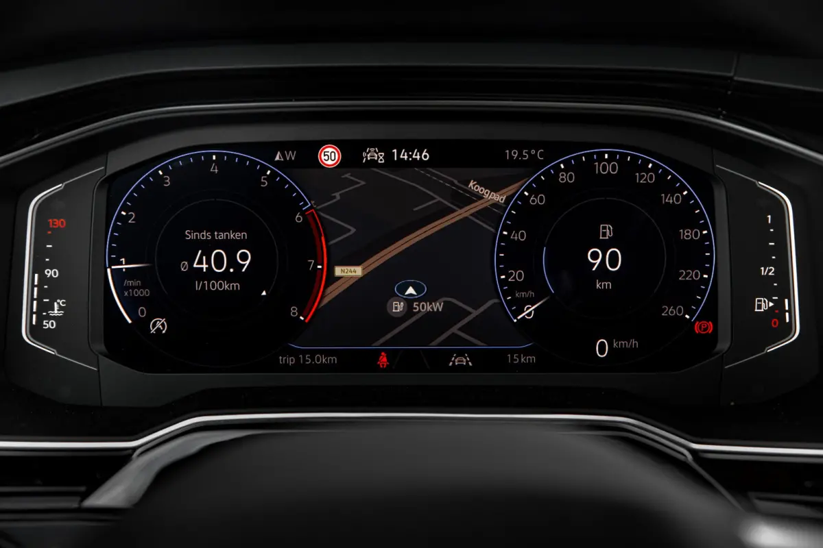 R-Line Edition l Panoramadak l IQ Light l Climate Control l LED Matrix l Lm-Velgen l Stoelverwarming l