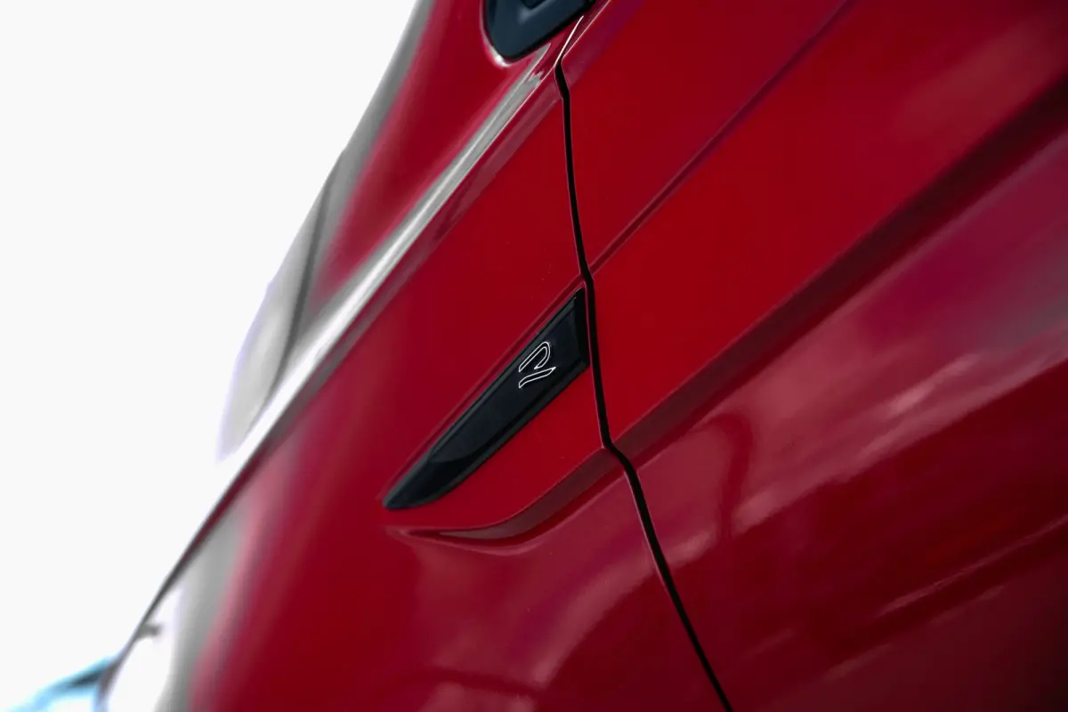 R-Line Edition l Panoramadak l IQ Light l Climate Control l LED Matrix l Lm-Velgen l Stoelverwarming l