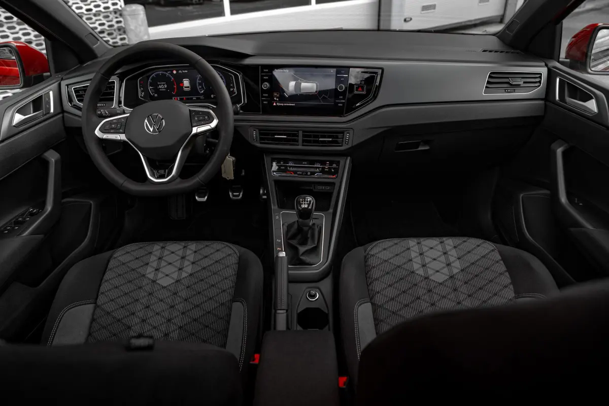 R-Line Edition l Panoramadak l IQ Light l Climate Control l LED Matrix l Lm-Velgen l Stoelverwarming l