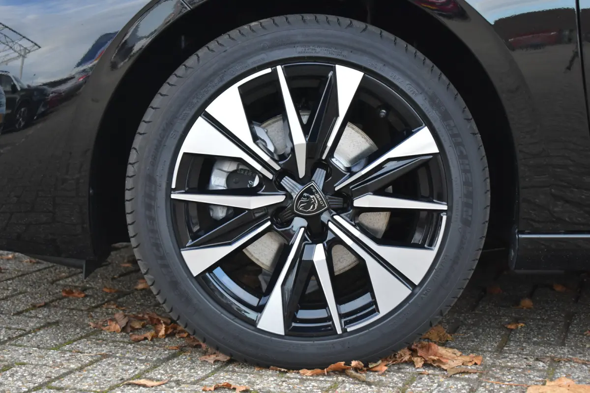 1.2 Hybrid 145 e-DCS6 Allure Tot 8 Jaar Garantie! | 360 Camera | Adaptive Cruise | Keyless-Entry | Navigatie Pack | Dodehoek-Detectie | !!