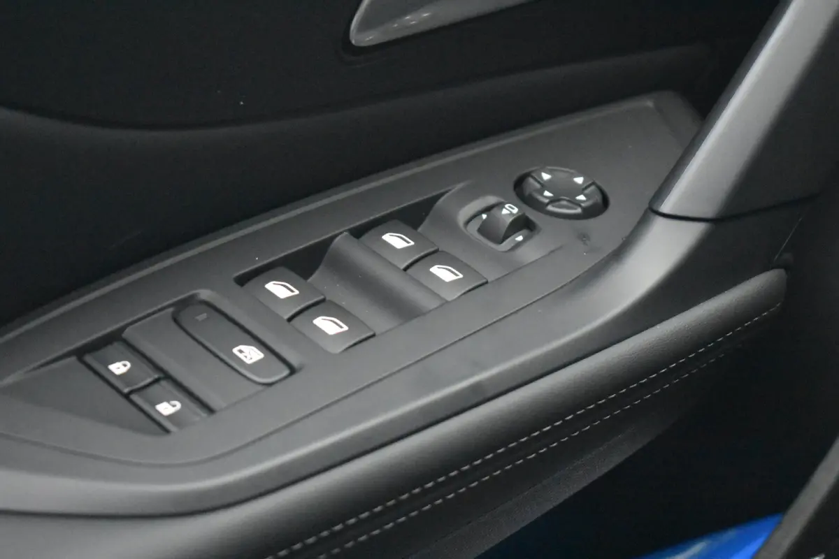 1.2 Hybrid 145 e-DCS6 Allure Tot 8 Jaar Garantie! | 360 Camera | Adaptive Cruise | Keyless-Entry | Navigatie Pack | Dodehoek-Detectie | !!
