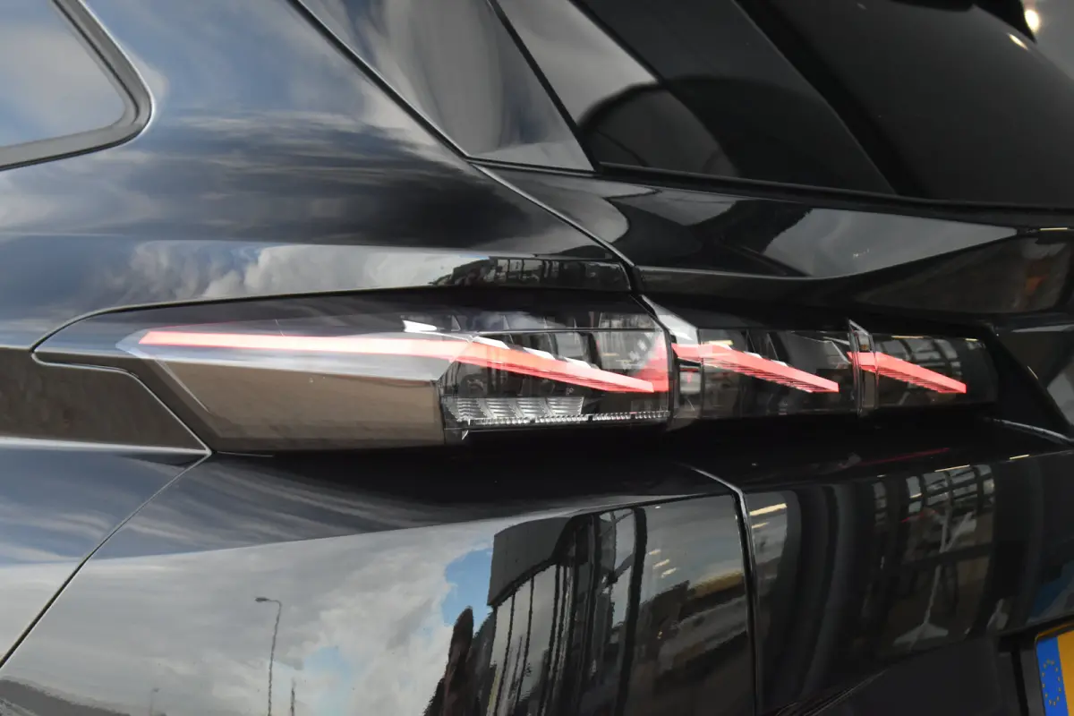 1.2 Hybrid 145 e-DCS6 Allure Tot 8 Jaar Garantie! | 360 Camera | Adaptive Cruise | Keyless-Entry | Navigatie Pack | Dodehoek-Detectie | !!