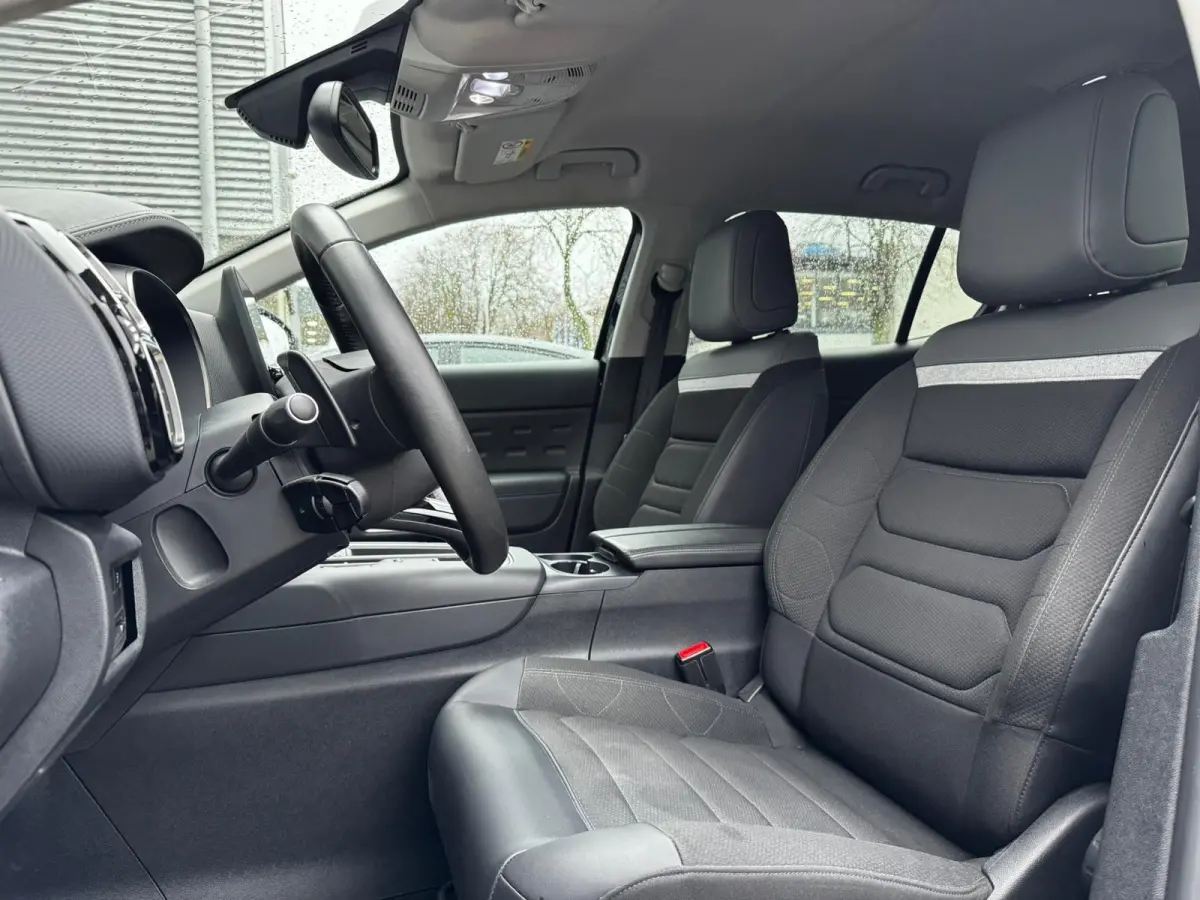 1.6 Plug-in Hybrid 225 ë-Series |Camera |Keyless |Standkachel