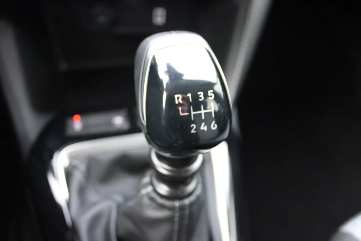 1.2 Turbo Edition / Navigatie via Carplay / Parkeersensoren / DAB / Airco / LED