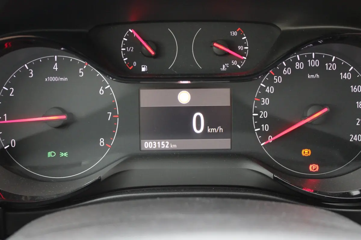 1.2 Turbo Edition / Navigatie via Carplay / Parkeersensoren / DAB / Airco / LED