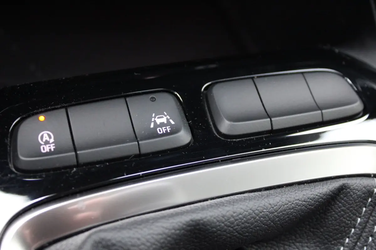 1.2 Turbo Edition / Navigatie via Carplay / Parkeersensoren / DAB / Airco / LED