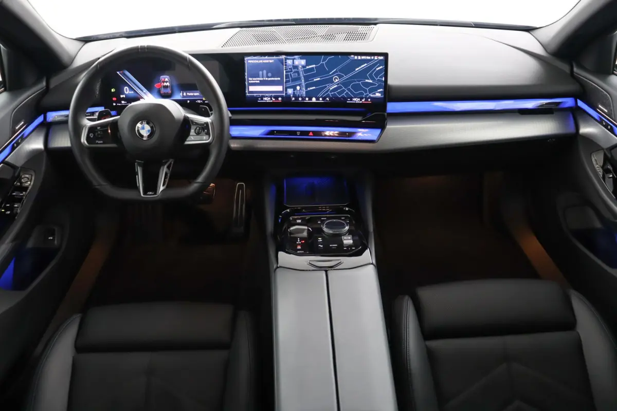 520i | M Sportpakket Pro | Driving Assistant Plus | Panoramadak | Harman/Kardon | Adaptieve LED koplampen | Iconic Glow |