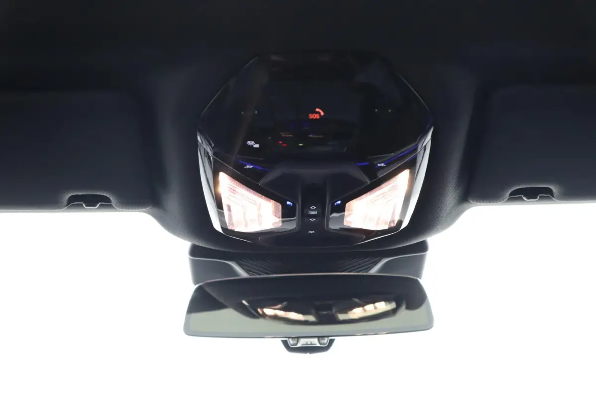 520i | M Sportpakket Pro | Driving Assistant Plus | Panoramadak | Harman/Kardon | Adaptieve LED koplampen | Iconic Glow |