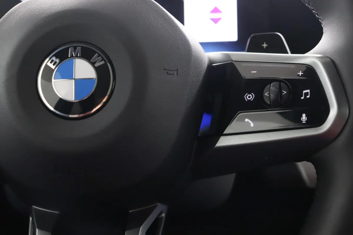 520i | M Sportpakket Pro | Driving Assistant Plus | Panoramadak | Harman/Kardon | Adaptieve LED koplampen | Iconic Glow |
