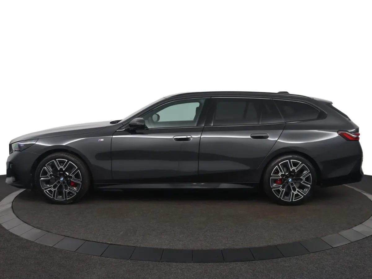 520i | M Sportpakket Pro | Driving Assistant Plus | Panoramadak | Harman/Kardon | Adaptieve LED koplampen | Iconic Glow |