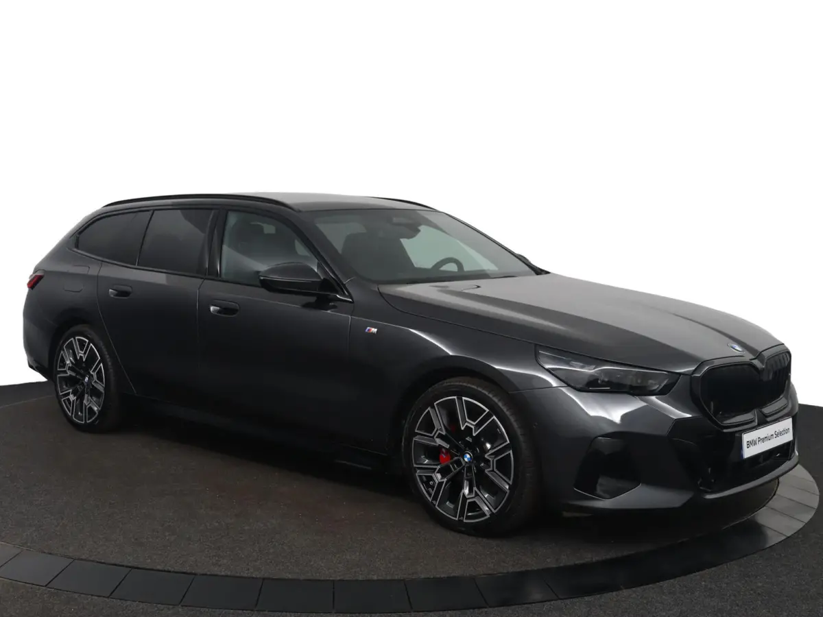 520i | M Sportpakket Pro | Driving Assistant Plus | Panoramadak | Harman/Kardon | Adaptieve LED koplampen | Iconic Glow |