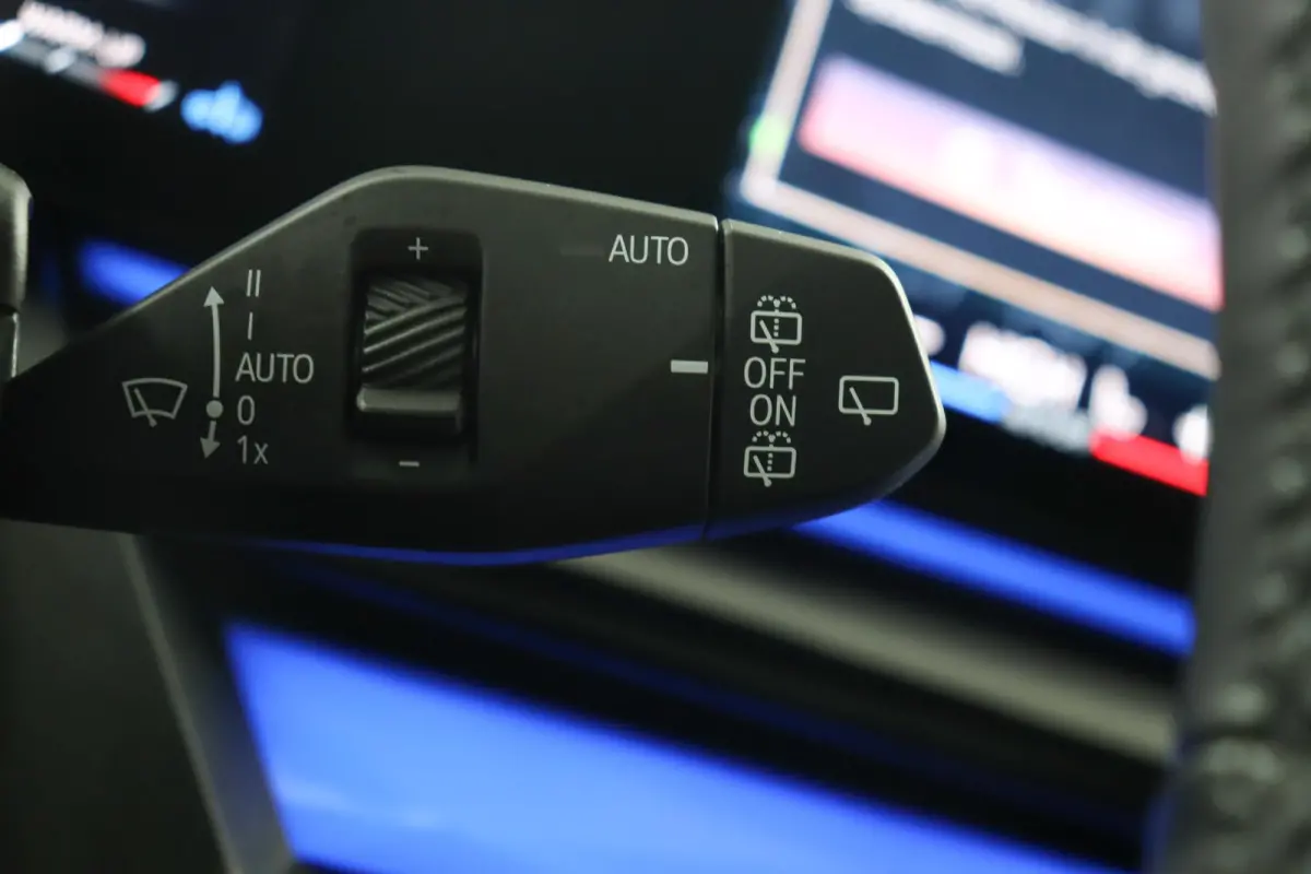 520i | M Sportpakket Pro | Driving Assistant Plus | Panoramadak | Harman/Kardon | Adaptieve LED koplampen | Iconic Glow |