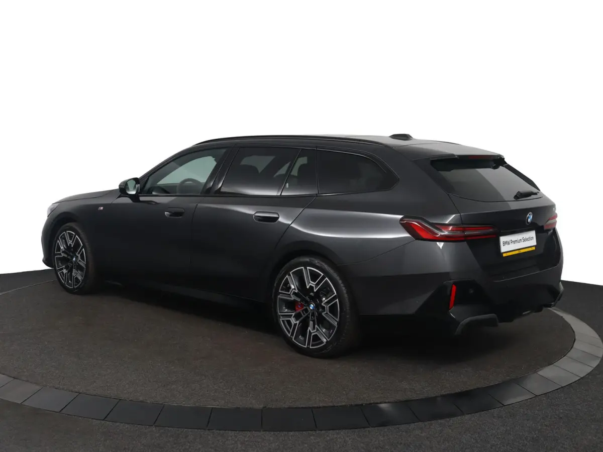520i | M Sportpakket Pro | Driving Assistant Plus | Panoramadak | Harman/Kardon | Adaptieve LED koplampen | Iconic Glow |
