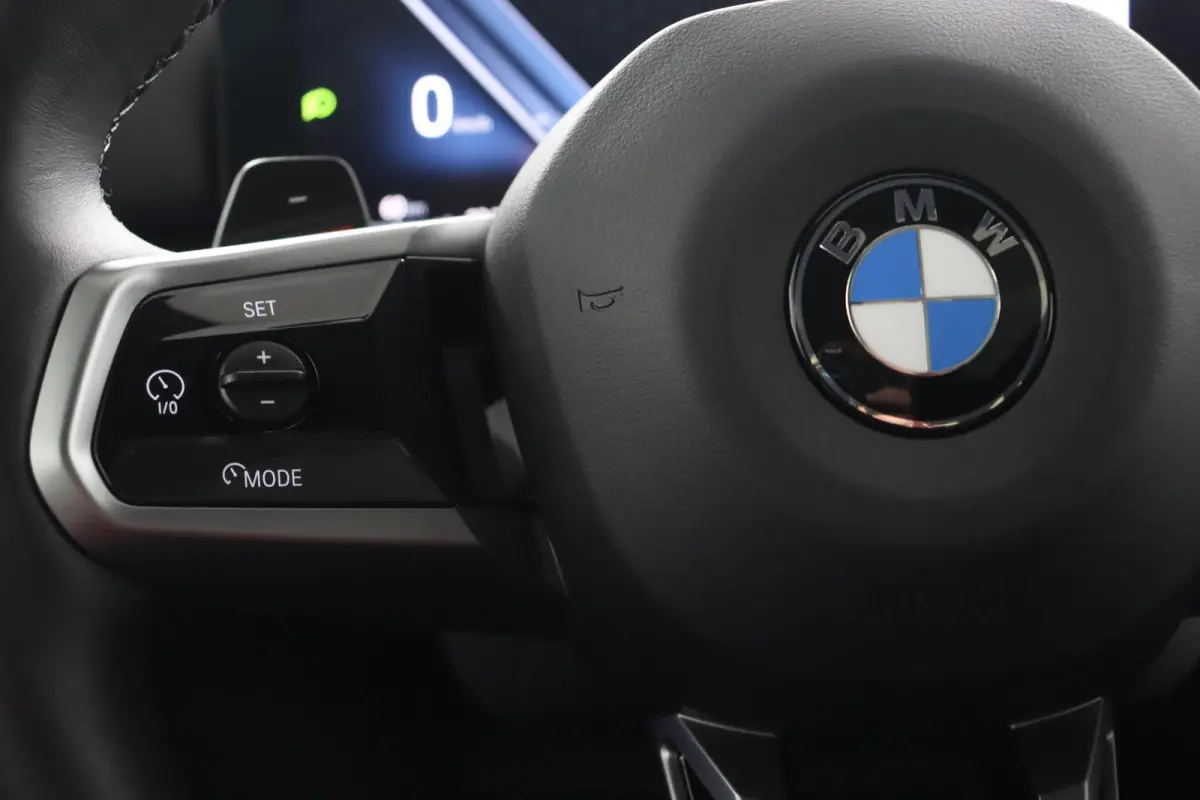 520i | M Sportpakket Pro | Driving Assistant Plus | Panoramadak | Harman/Kardon | Adaptieve LED koplampen | Iconic Glow |