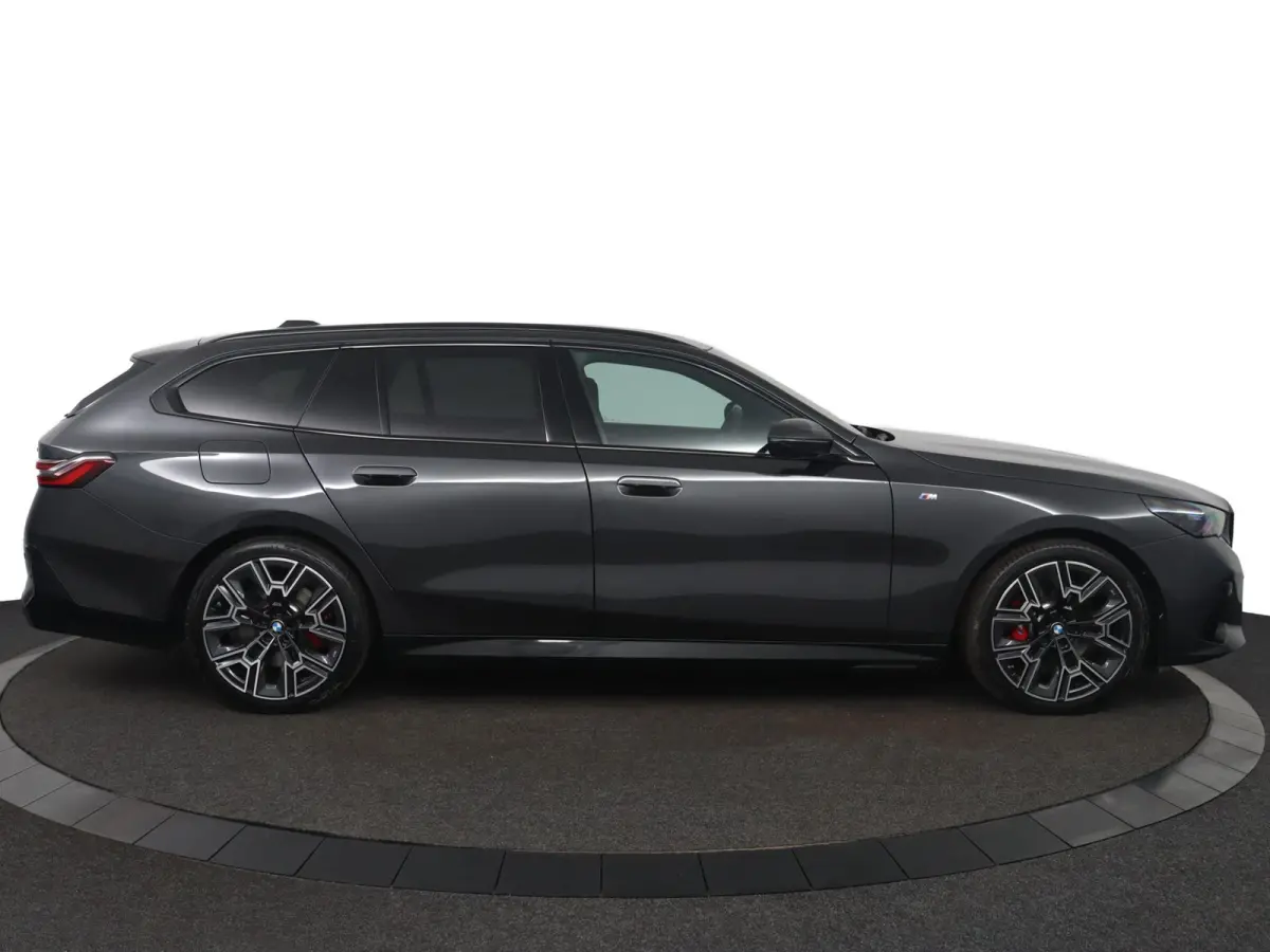 520i | M Sportpakket Pro | Driving Assistant Plus | Panoramadak | Harman/Kardon | Adaptieve LED koplampen | Iconic Glow |