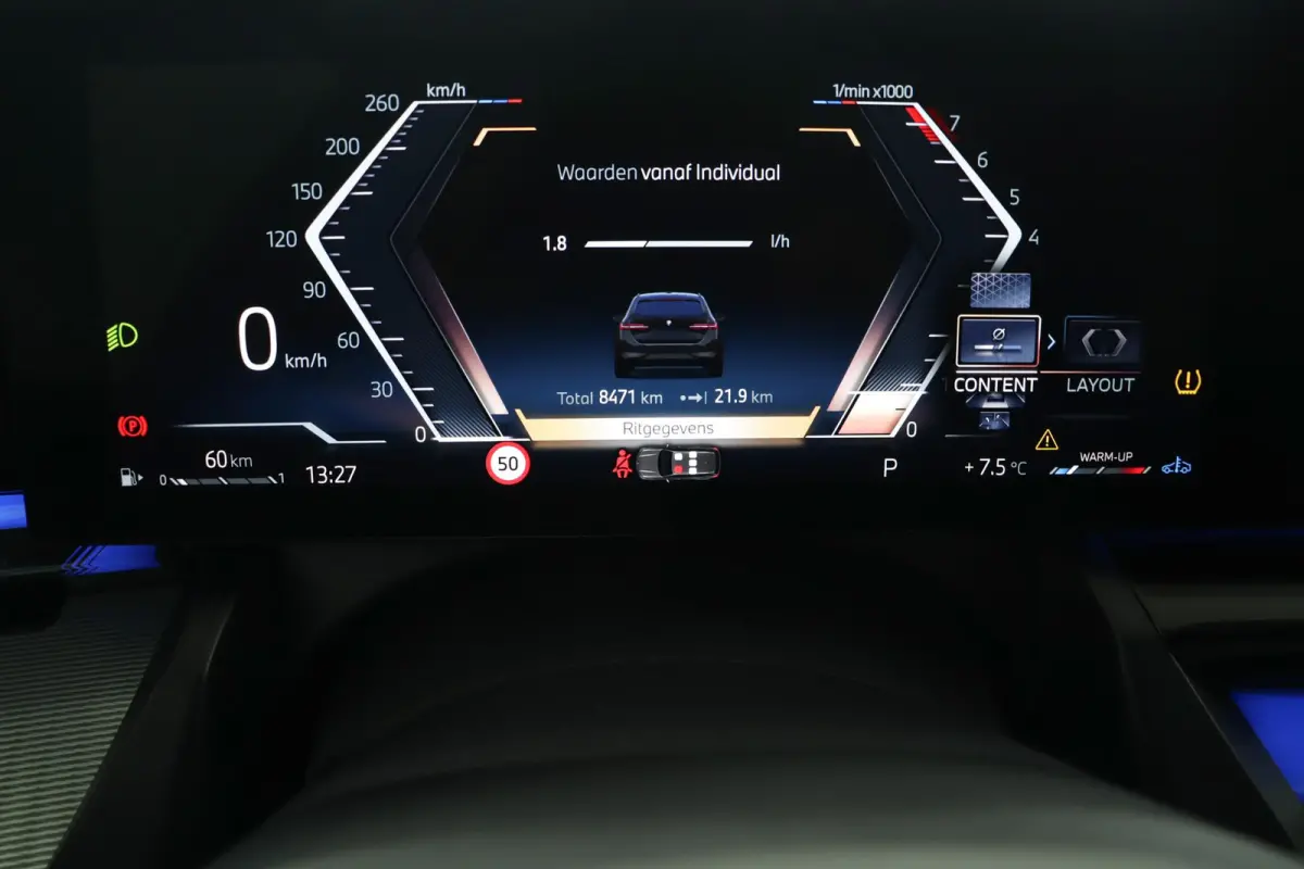 520i | M Sportpakket Pro | Driving Assistant Plus | Panoramadak | Harman/Kardon | Adaptieve LED koplampen | Iconic Glow |