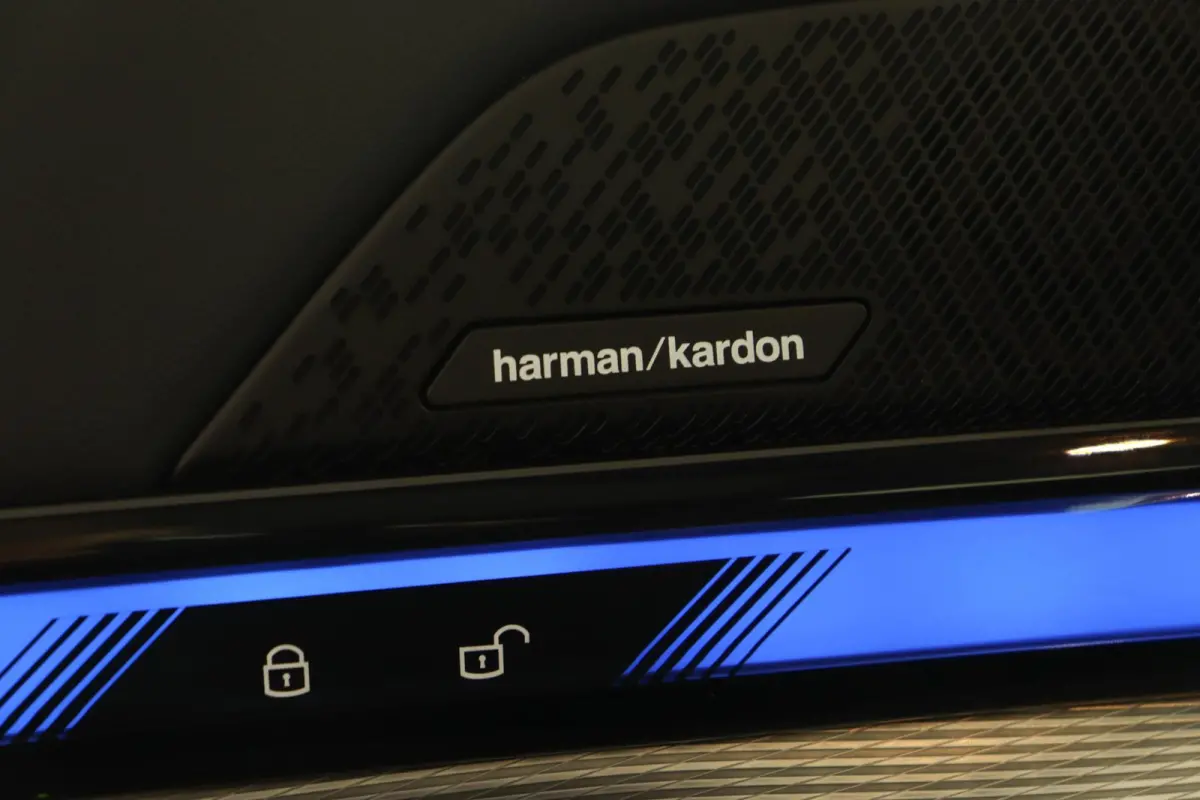 520i | M Sportpakket Pro | Driving Assistant Plus | Panoramadak | Harman/Kardon | Adaptieve LED koplampen | Iconic Glow |