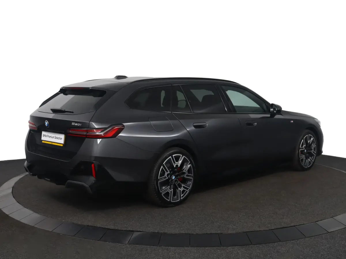 520i | M Sportpakket Pro | Driving Assistant Plus | Panoramadak | Harman/Kardon | Adaptieve LED koplampen | Iconic Glow |