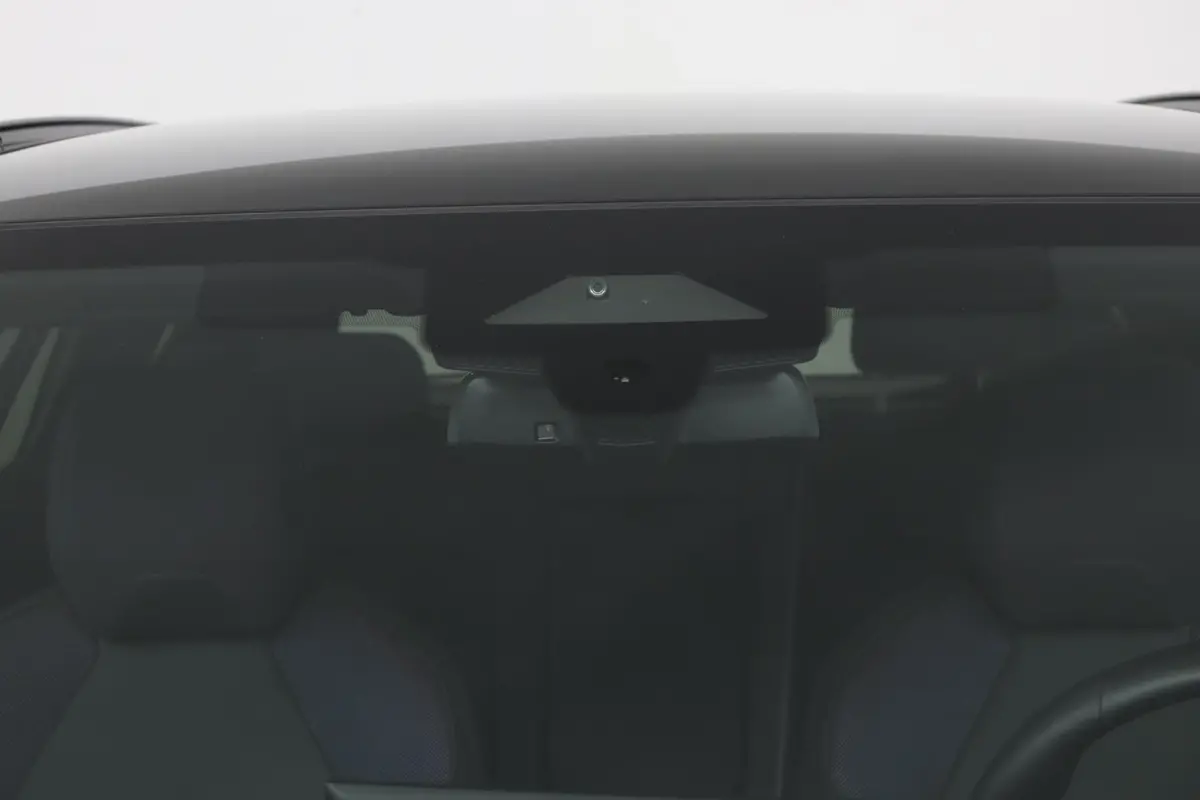 520i | M Sportpakket Pro | Driving Assistant Plus | Panoramadak | Harman/Kardon | Adaptieve LED koplampen | Iconic Glow |