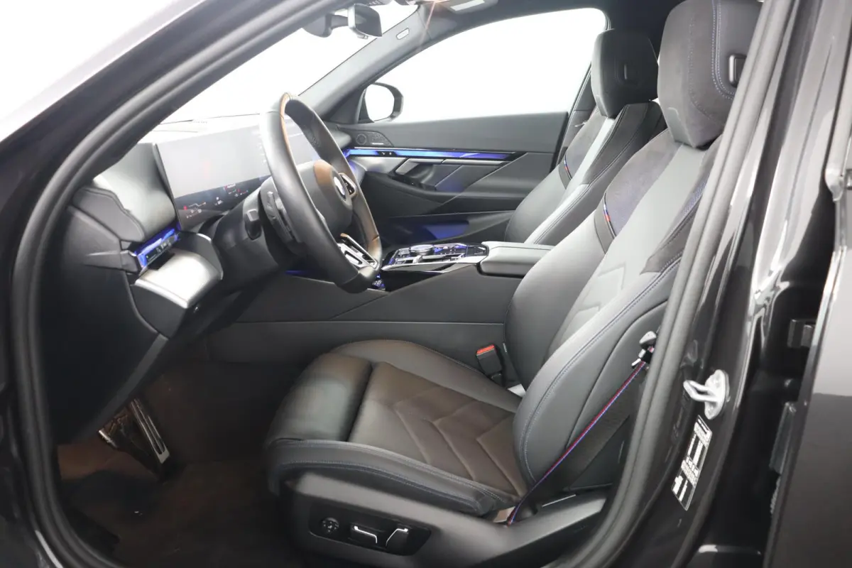 520i | M Sportpakket Pro | Driving Assistant Plus | Panoramadak | Harman/Kardon | Adaptieve LED koplampen | Iconic Glow |
