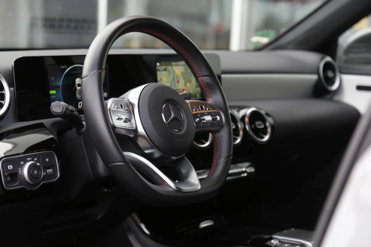 250 e AMG Line Plug in hybride*Perfect MB Onderh.*BTW*1ste Eig.*Apple Carplay-Android/High Perf. Koplamp./Diamond Grille/DAB/Stoelverw./Half Leder/Parkeersens.V+A/18 inch LM*