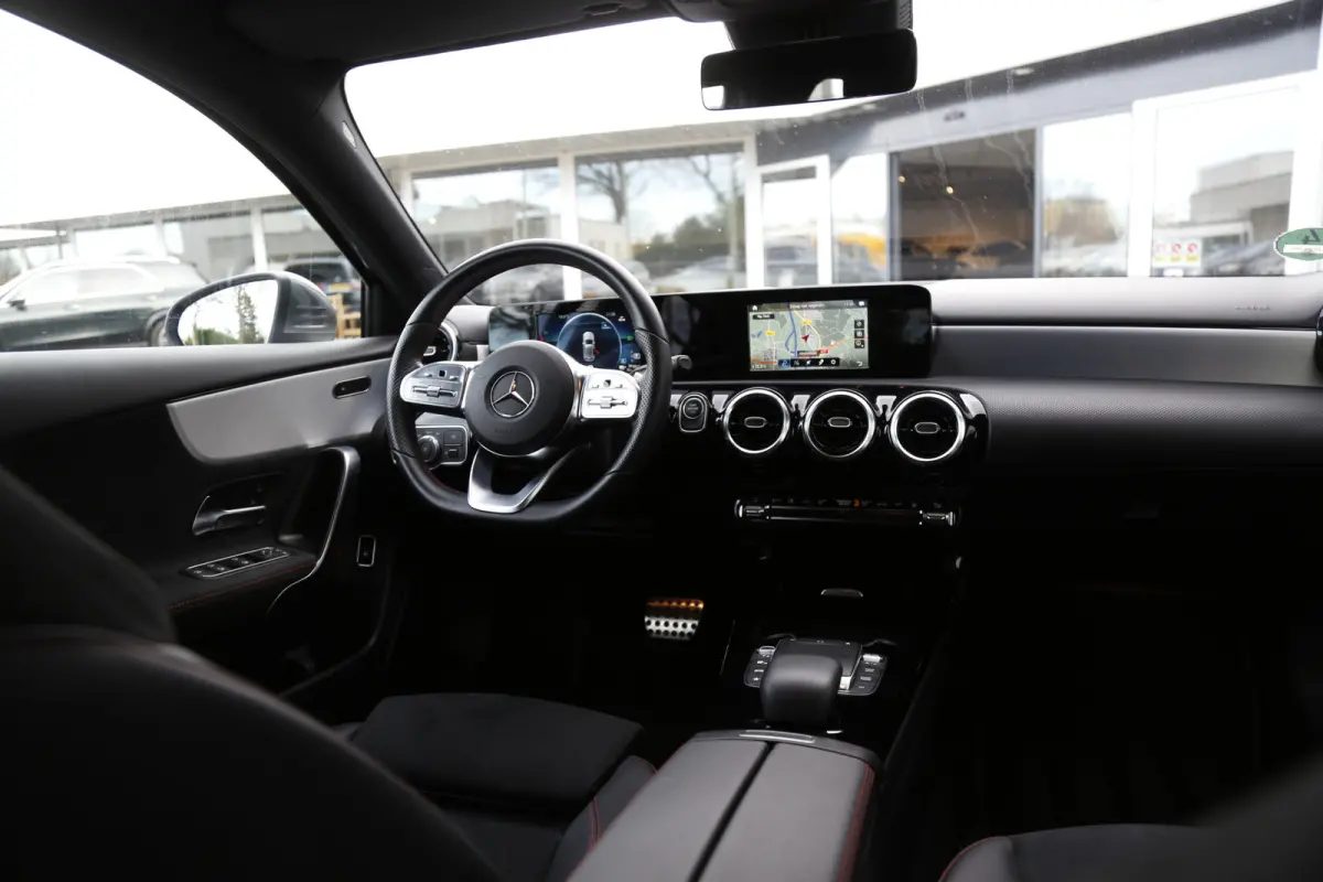 250 e AMG Line Plug in hybride*Perfect MB Onderh.*BTW*1ste Eig.*Apple Carplay-Android/High Perf. Koplamp./Diamond Grille/DAB/Stoelverw./Half Leder/Parkeersens.V+A/18 inch LM*