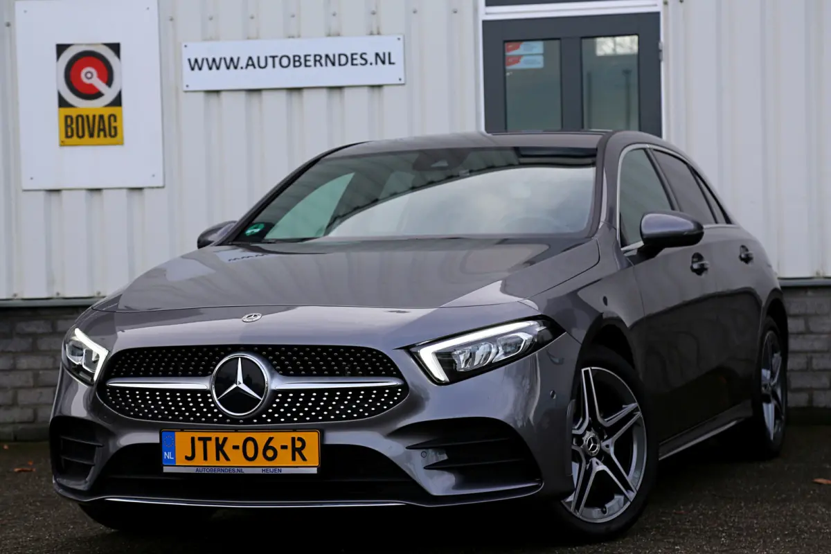 250 e AMG Line Plug in hybride*Perfect MB Onderh.*BTW*1ste Eig.*Apple Carplay-Android/High Perf. Koplamp./Diamond Grille/DAB/Stoelverw./Half Leder/Parkeersens.V+A/18 inch LM*