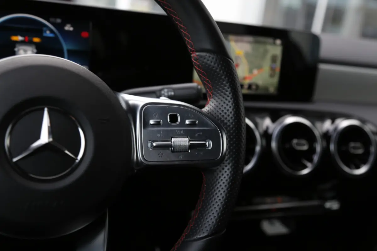 250 e AMG Line Plug in hybride*Perfect MB Onderh.*BTW*1ste Eig.*Apple Carplay-Android/High Perf. Koplamp./Diamond Grille/DAB/Stoelverw./Half Leder/Parkeersens.V+A/18 inch LM*