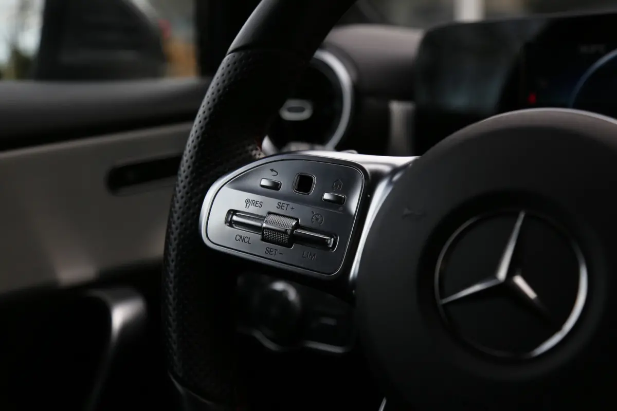 250 e AMG Line Plug in hybride*Perfect MB Onderh.*BTW*1ste Eig.*Apple Carplay-Android/High Perf. Koplamp./Diamond Grille/DAB/Stoelverw./Half Leder/Parkeersens.V+A/18 inch LM*