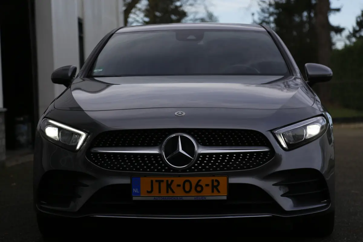 250 e AMG Line Plug in hybride*Perfect MB Onderh.*BTW*1ste Eig.*Apple Carplay-Android/High Perf. Koplamp./Diamond Grille/DAB/Stoelverw./Half Leder/Parkeersens.V+A/18 inch LM*