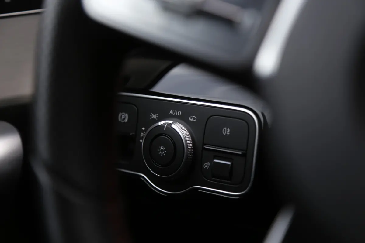 250 e AMG Line Plug in hybride*Perfect MB Onderh.*BTW*1ste Eig.*Apple Carplay-Android/High Perf. Koplamp./Diamond Grille/DAB/Stoelverw./Half Leder/Parkeersens.V+A/18 inch LM*