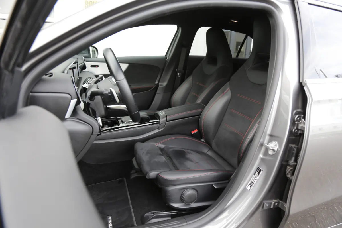 250 e AMG Line Plug in hybride*Perfect MB Onderh.*BTW*1ste Eig.*Apple Carplay-Android/High Perf. Koplamp./Diamond Grille/DAB/Stoelverw./Half Leder/Parkeersens.V+A/18 inch LM*