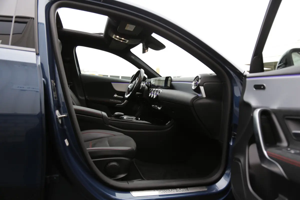 250 e AMG Line Plug in hybride*Perfect MB Onderh.*BTW*1ste Eig.*Pano/Sfeer/Night/MBUX/Apple Carplay-Android/Multi Beam LED Koplamp./Diamond Grille/DAB/Stoelverw./Half Leder/Parkeersens.V+A/1