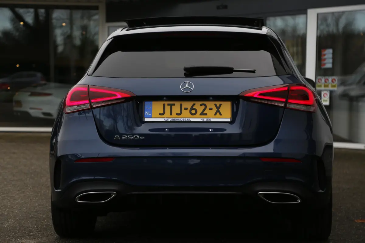 250 e AMG Line Plug in hybride*Perfect MB Onderh.*BTW*1ste Eig.*Pano/Sfeer/Night/MBUX/Apple Carplay-Android/Multi Beam LED Koplamp./Diamond Grille/DAB/Stoelverw./Half Leder/Parkeersens.V+A/1
