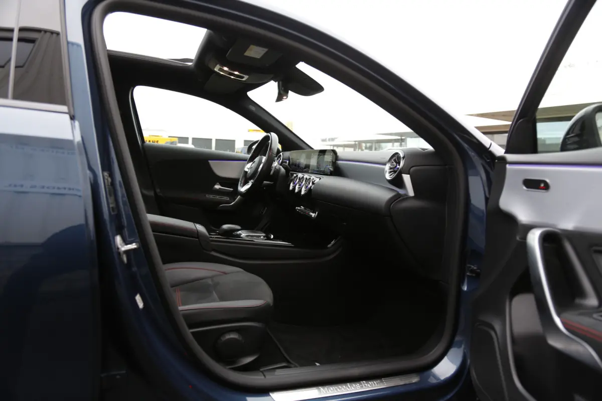 250 e AMG Line Plug in hybride*Perfect MB Onderh.*BTW*1ste Eig.*Pano/Sfeer/Night/MBUX/Apple Carplay-Android/Multi Beam LED Koplamp./Diamond Grille/DAB/Stoelverw./Half Leder/Parkeersens.V+A/1