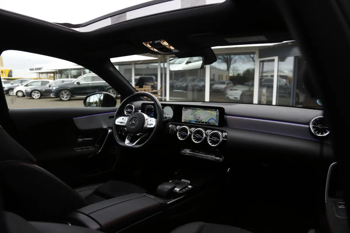 250 e AMG Line Plug in hybride*Perfect MB Onderh.*BTW*1ste Eig.*Pano/Sfeer/Night/MBUX/Apple Carplay-Android/Multi Beam LED Koplamp./Diamond Grille/DAB/Stoelverw./Half Leder/Parkeersens.V+A/1