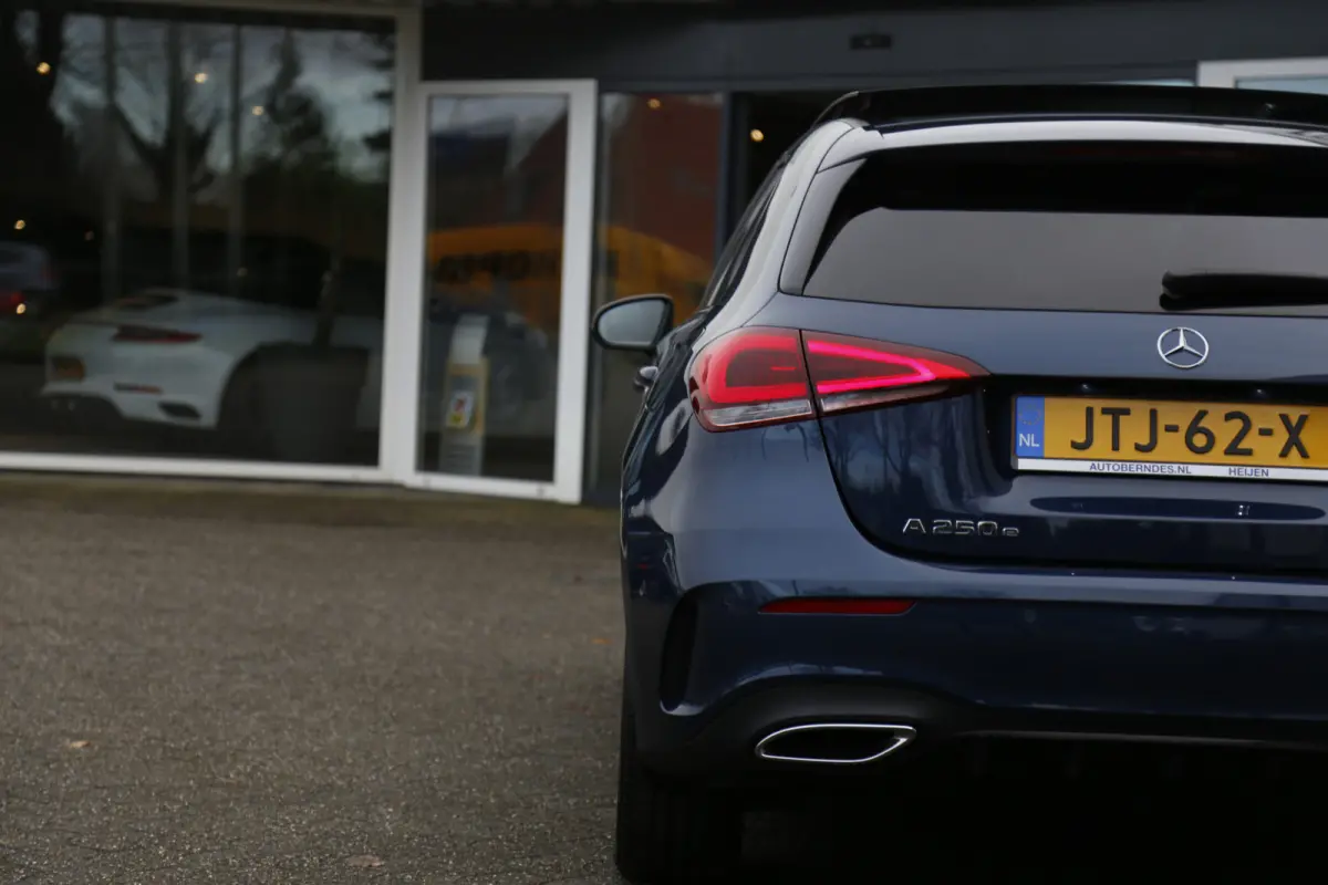 250 e AMG Line Plug in hybride*Perfect MB Onderh.*BTW*1ste Eig.*Pano/Sfeer/Night/MBUX/Apple Carplay-Android/Multi Beam LED Koplamp./Diamond Grille/DAB/Stoelverw./Half Leder/Parkeersens.V+A/1
