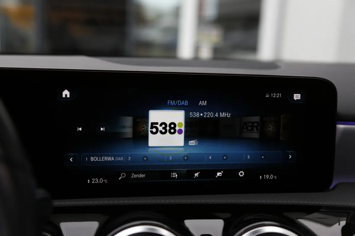 250 e AMG Line Plug in hybride*Perfect MB Onderh.*BTW*1ste Eig.*Pano/Sfeer/Night/MBUX/Apple Carplay-Android/Multi Beam LED Koplamp./Diamond Grille/DAB/Stoelverw./Half Leder/Parkeersens.V+A/1
